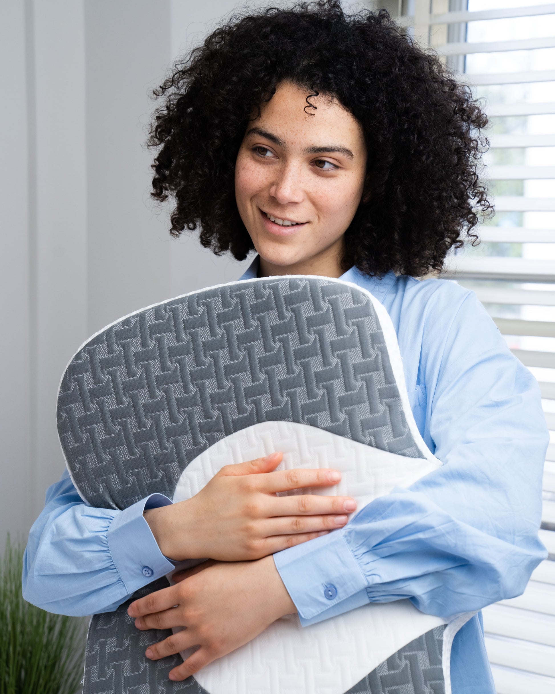 Elviros Knee Pillow for Side Sleepers, Orthopedic Memory Foam Wedge Contour  Leg Pillow, Multi Position Use
